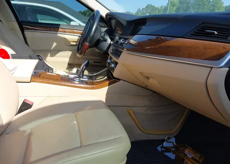 2011 BMW 535I xDrive z USA, uszkodzony, nr VIN WBAFU7C51BC870272